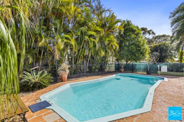 OLD CLEVELAND ROAD EAST